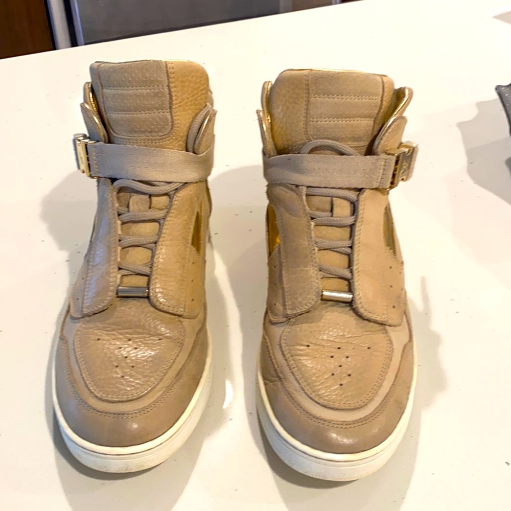 Louis Vuitton hightop sneakers size 38